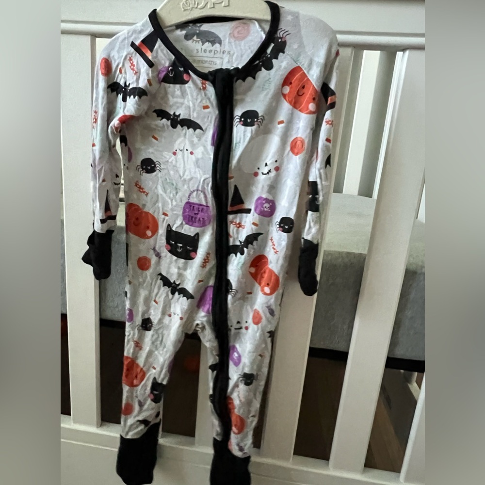 Little Sleepies zippy 3-6 Halloween euc
